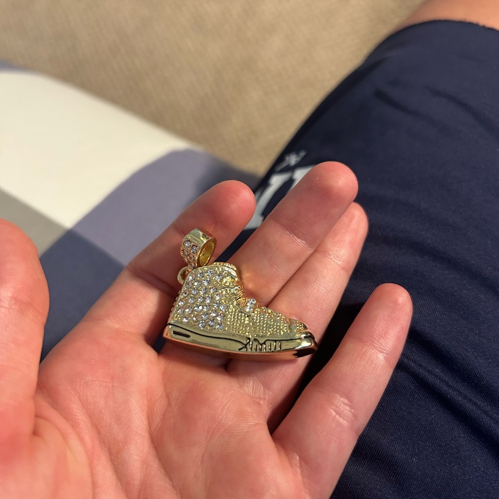 18 karat gold Diamond pendent